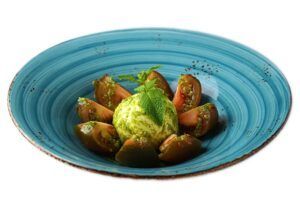 Ensalada de Tomate con Burrata y salsa Pesto